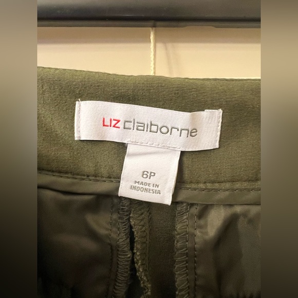 Liz Claiborne Green Cropped Dress Pants Size 6 Petite - 6P - Picture 4 of 9